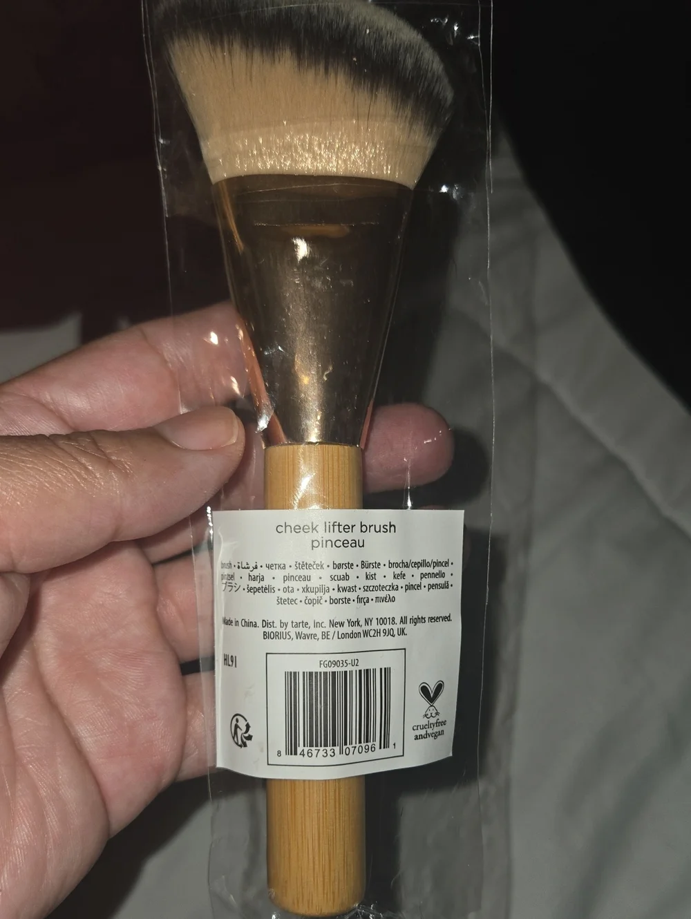 tarte Cheek Brush with Tan Bamboo Handle and Gold Ferrule
